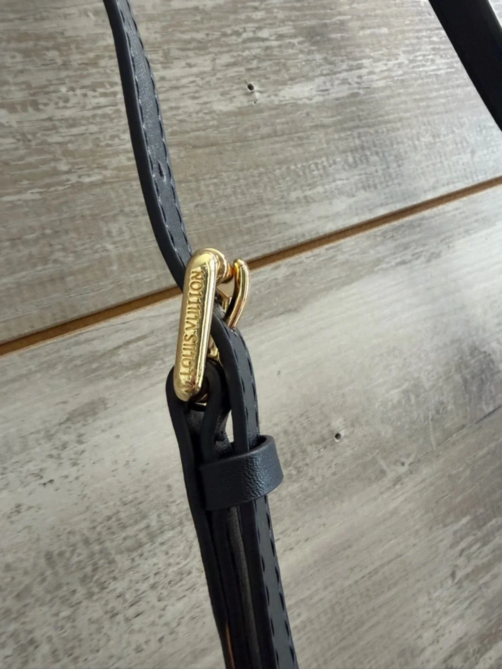 Louis Vuitton Teddy Mitt Monogram Shearling Bag - Picture 5 of 10